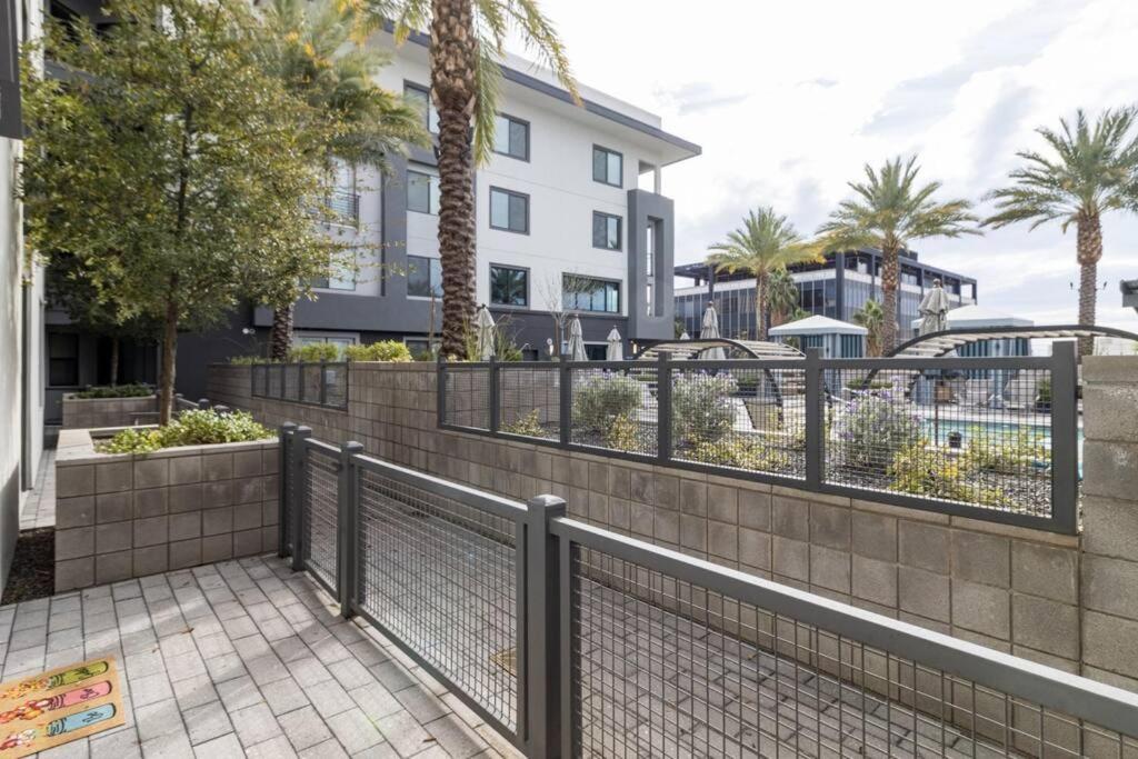Apartemen Luxurious Poolside Oasis Heart Of Midtown!