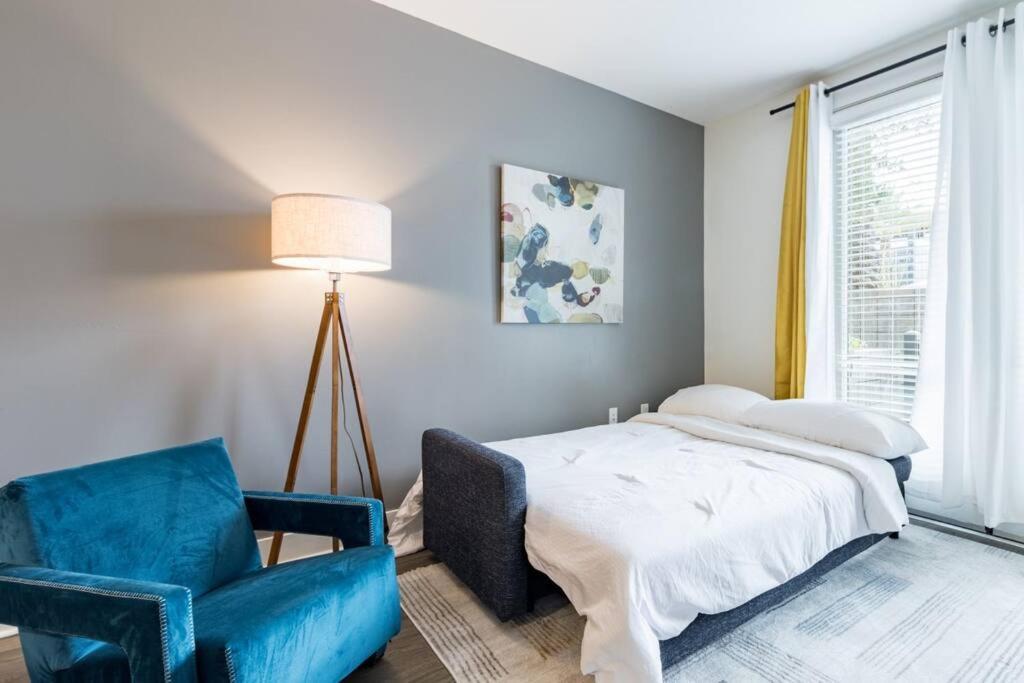 Luxurious Poolside Oasis Heart Of Midtown! Apartemen Phoenix