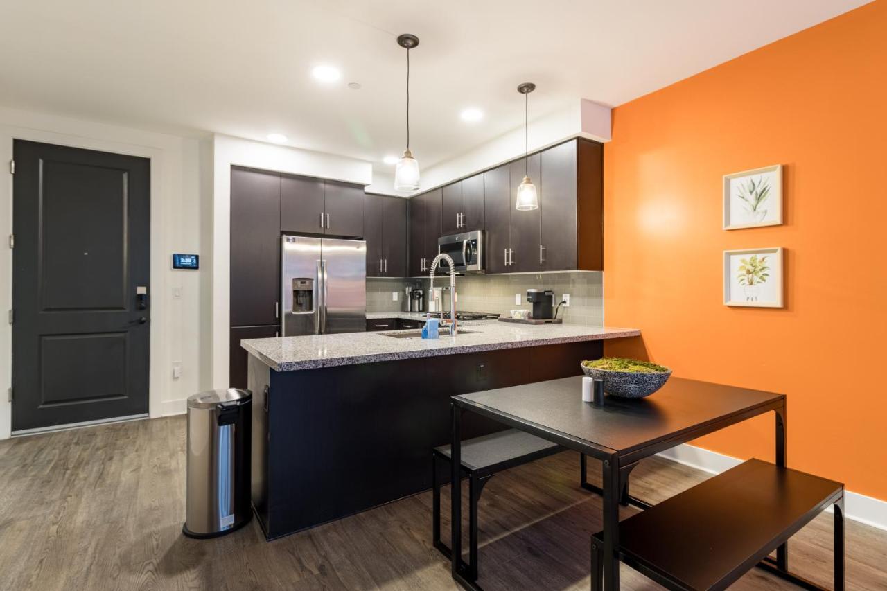 Luxurious Poolside Oasis Heart Of Midtown! *