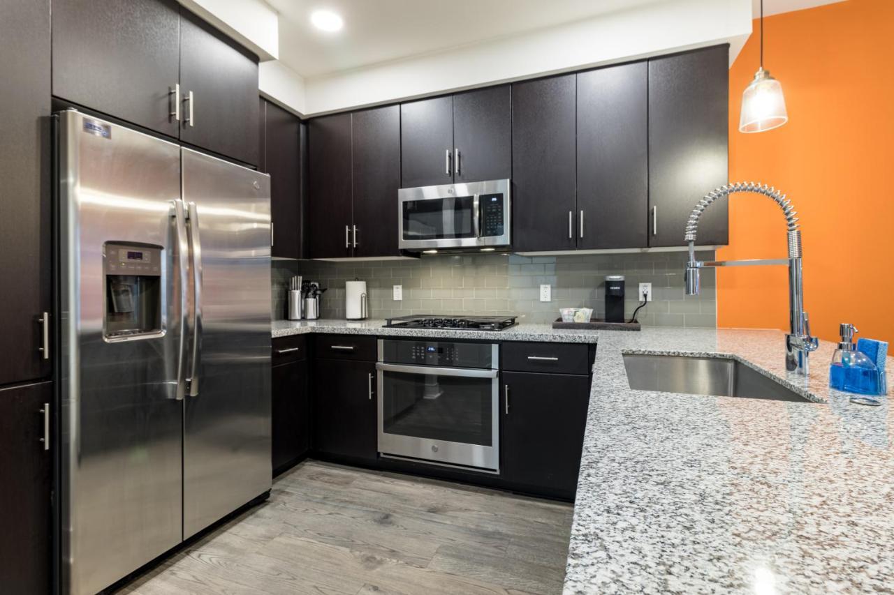 Lejlighed Luxurious Poolside Oasis Heart Of Midtown! *